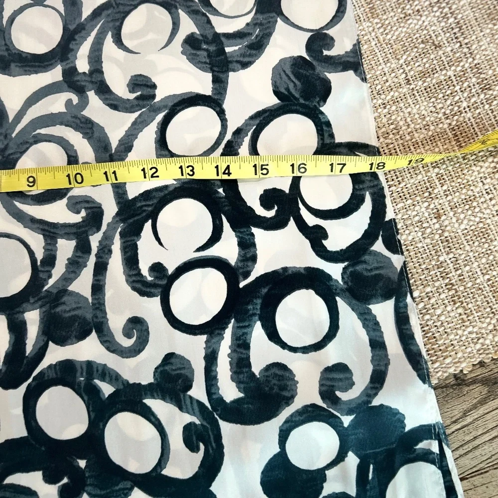 🧣EUC - BEAUTIFUL SCARF